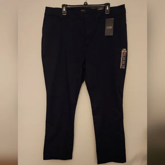 Lee Women's Wrinkle Free Relaxed Fit Dress Pants - NWT Sz 20M - Picture 4 of 8